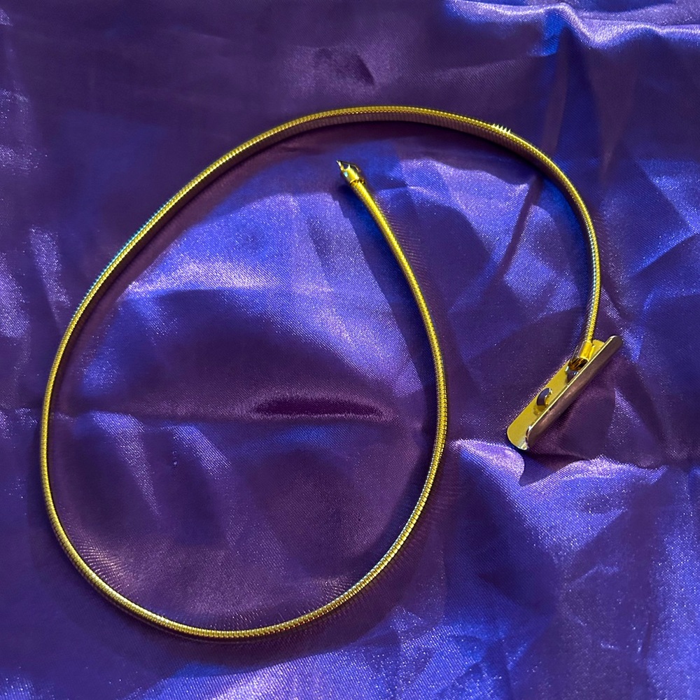 VTG Gold Tone 70s Stretch belt, wear over a shirt or sweater. Unbranded.